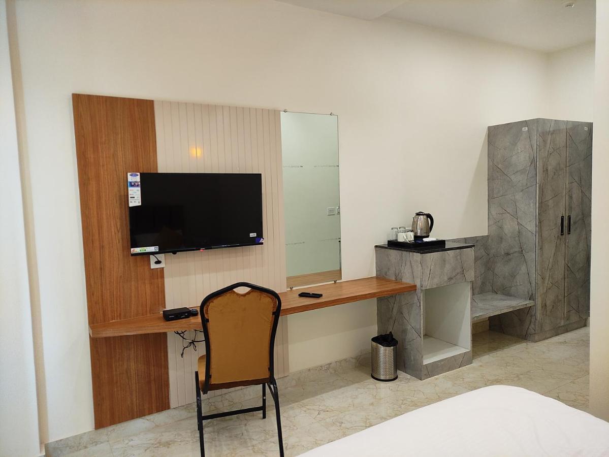 Hotel Satsang Grand Varanasi Exterior photo