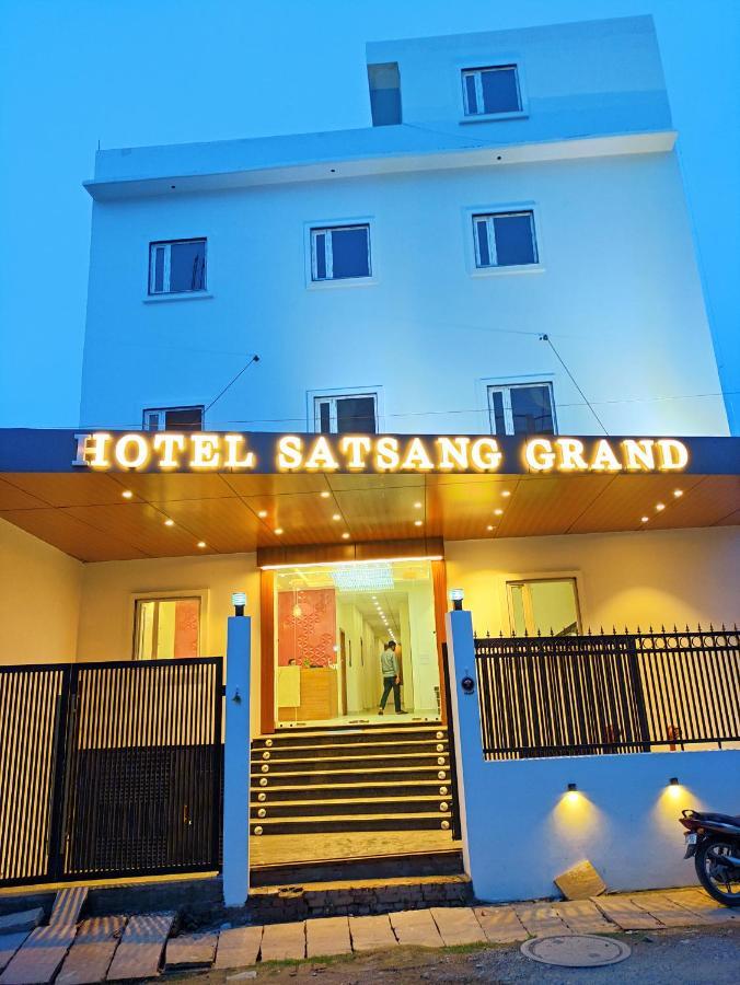 Hotel Satsang Grand Varanasi Exterior photo