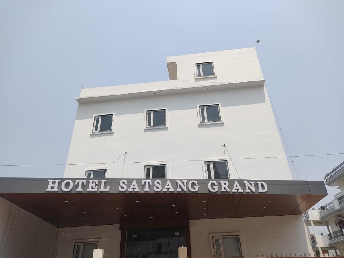 Hotel Satsang Grand Varanasi Exterior photo