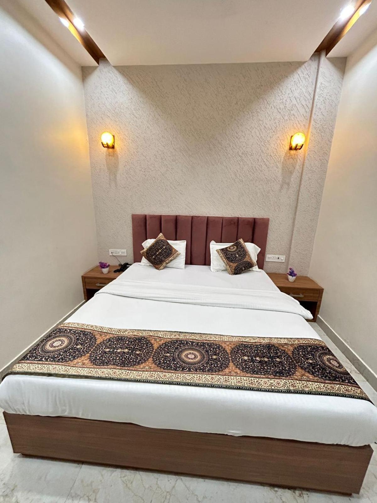 Hotel Satsang Grand Varanasi Exterior photo