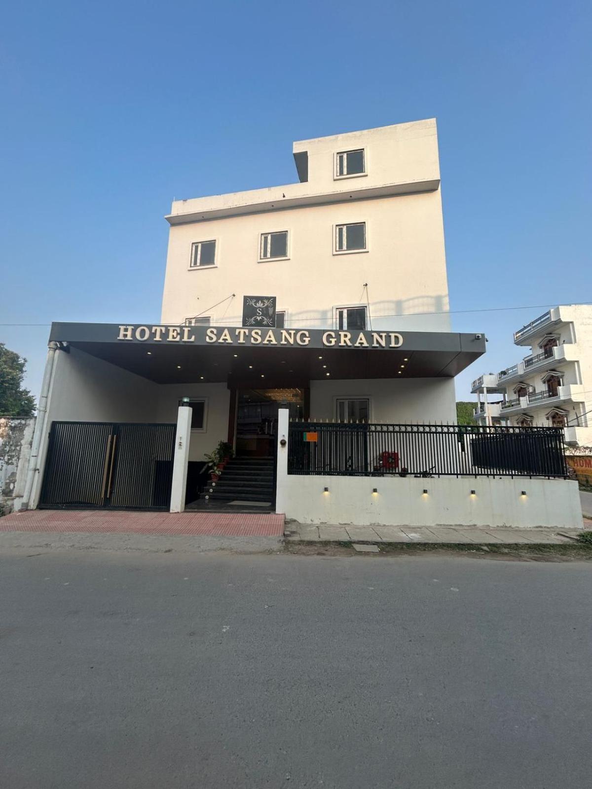 Hotel Satsang Grand Varanasi Exterior photo